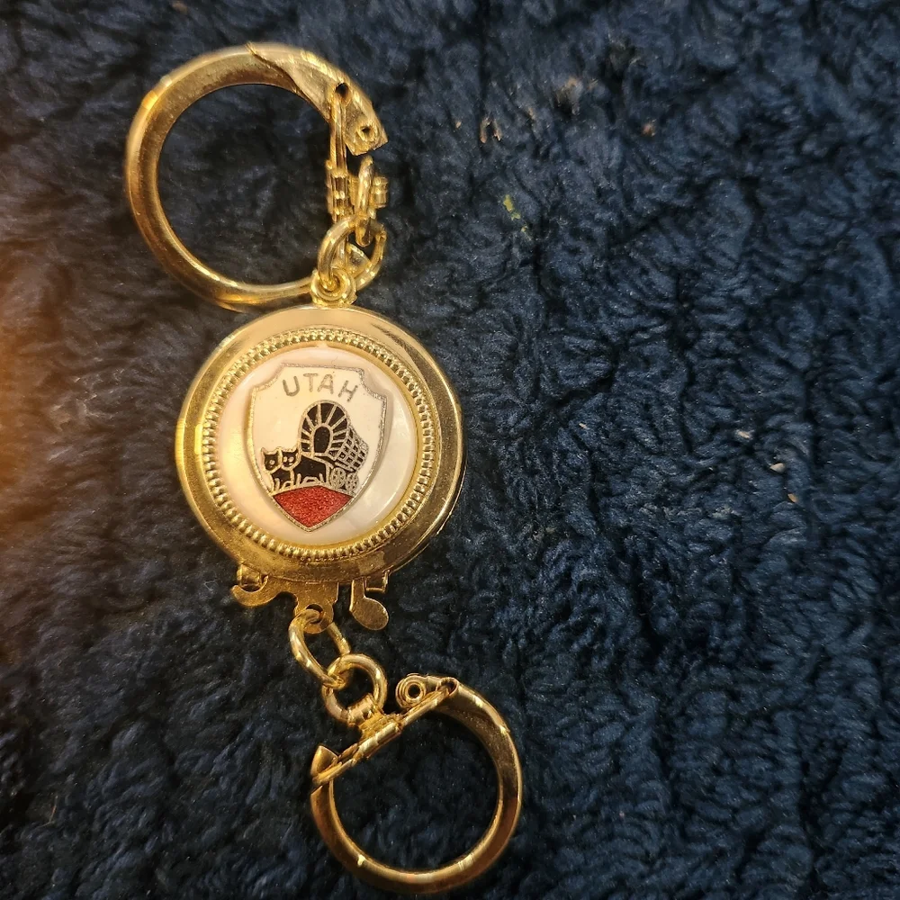 Vintage Utah Gold Tone Decorative Keychain Set -